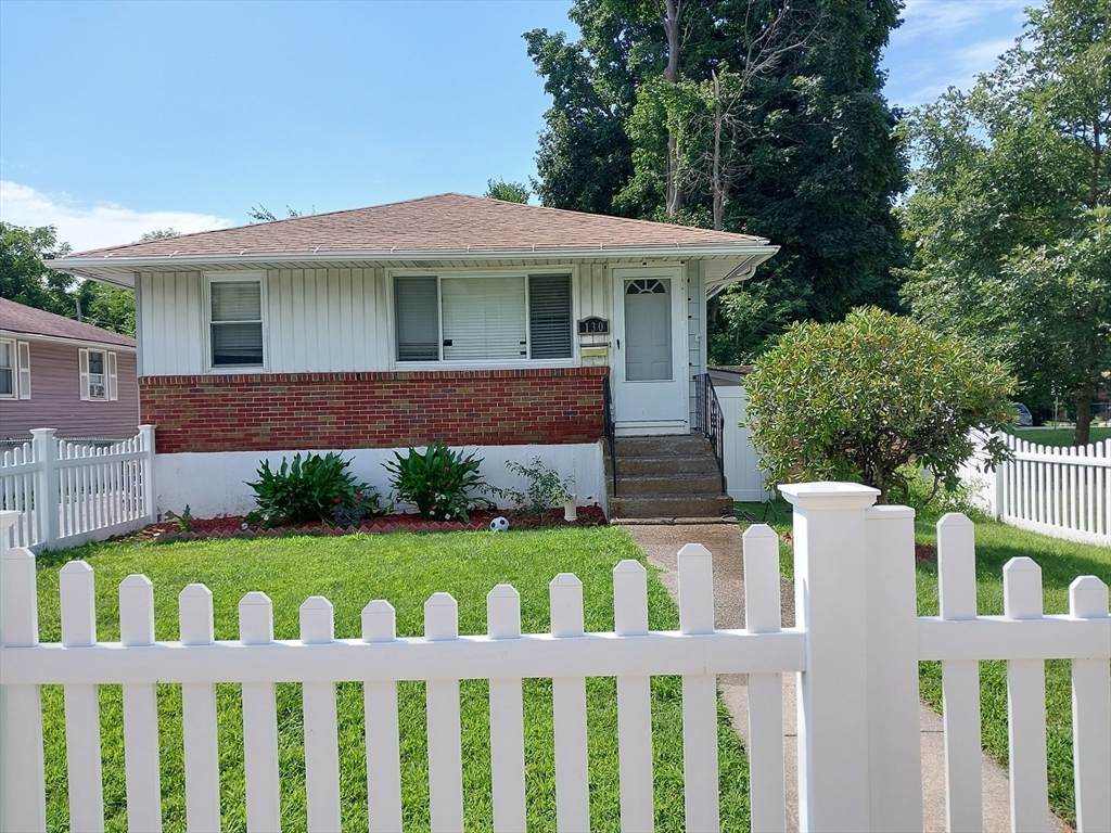 130 Burncoat St - Photo 1