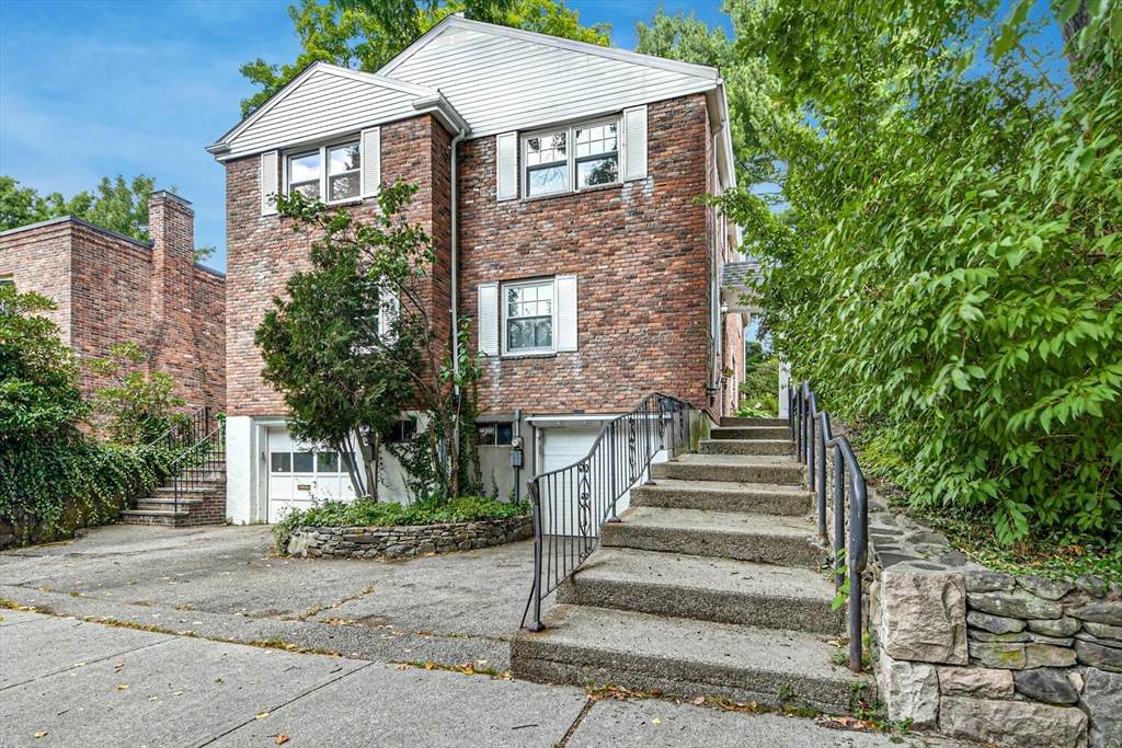7 Kent Sq - Photo 1