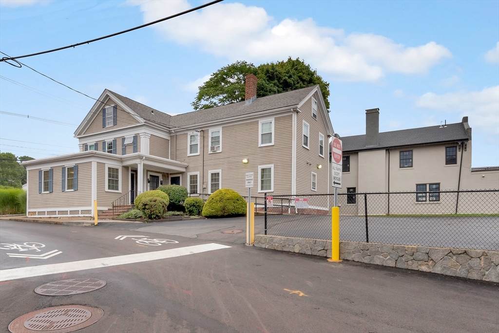 1171 Massachusetts Ave - Photo 1