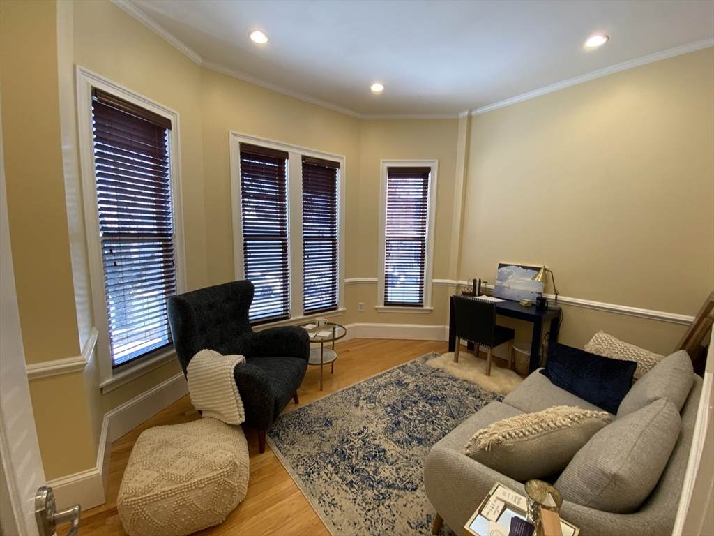 206 Holland St - Photo 1