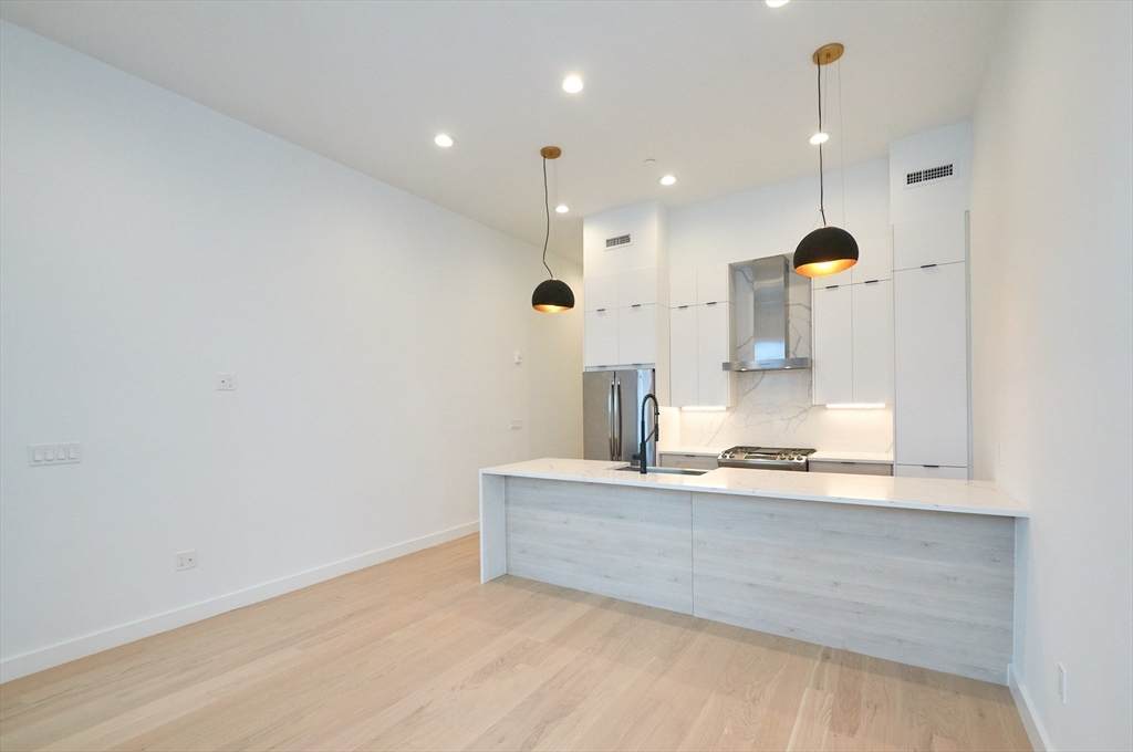 360 Meridian St - Photo 1