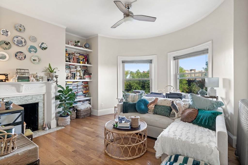 386 Commonwealth Ave - Photo 1