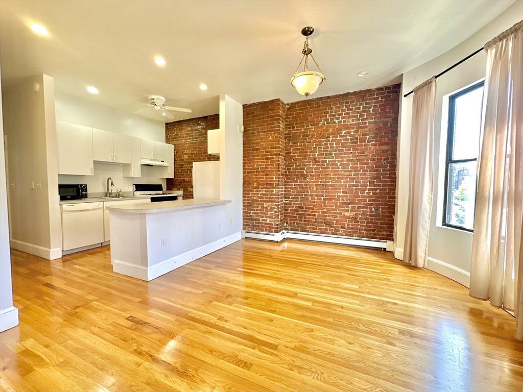 802 Tremont - Photo 1