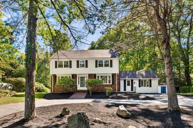 335 Salem St - Photo 1