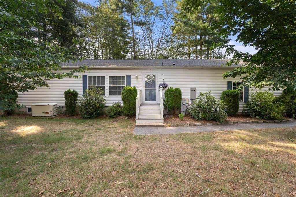 2202 Oak Point Dr - Photo 1
