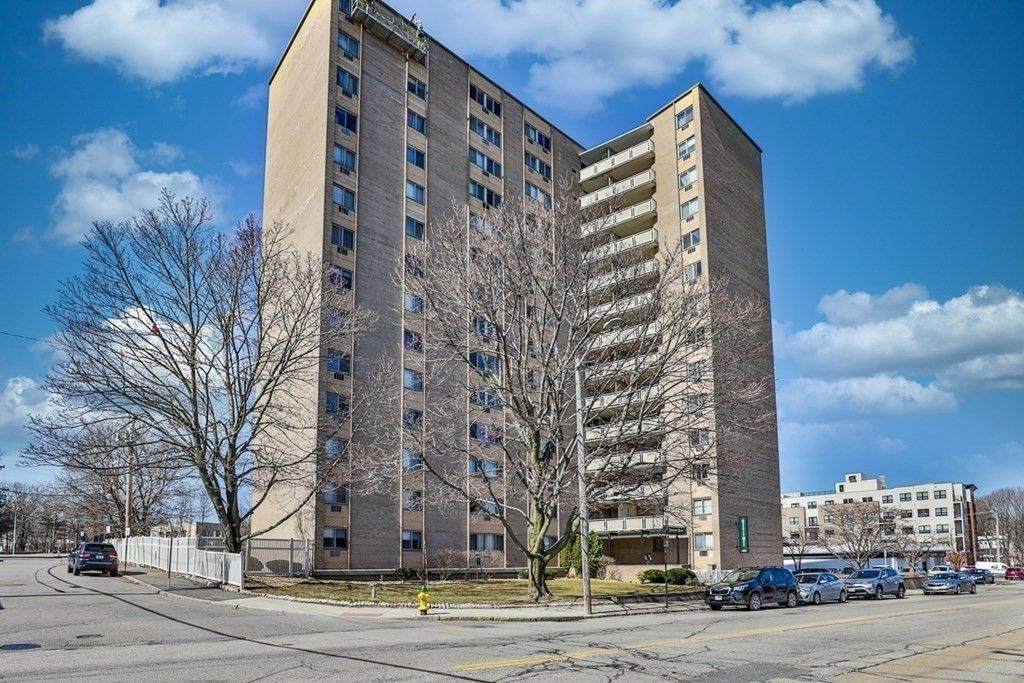 1025 Hancock Street - Photo 1