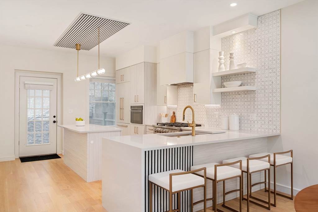 1574 Beacon St - Photo 1
