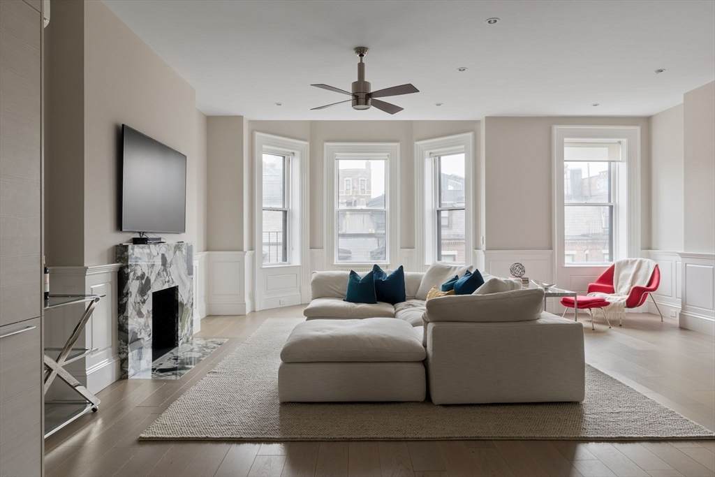 135 Commonwealth Ave - Photo 1