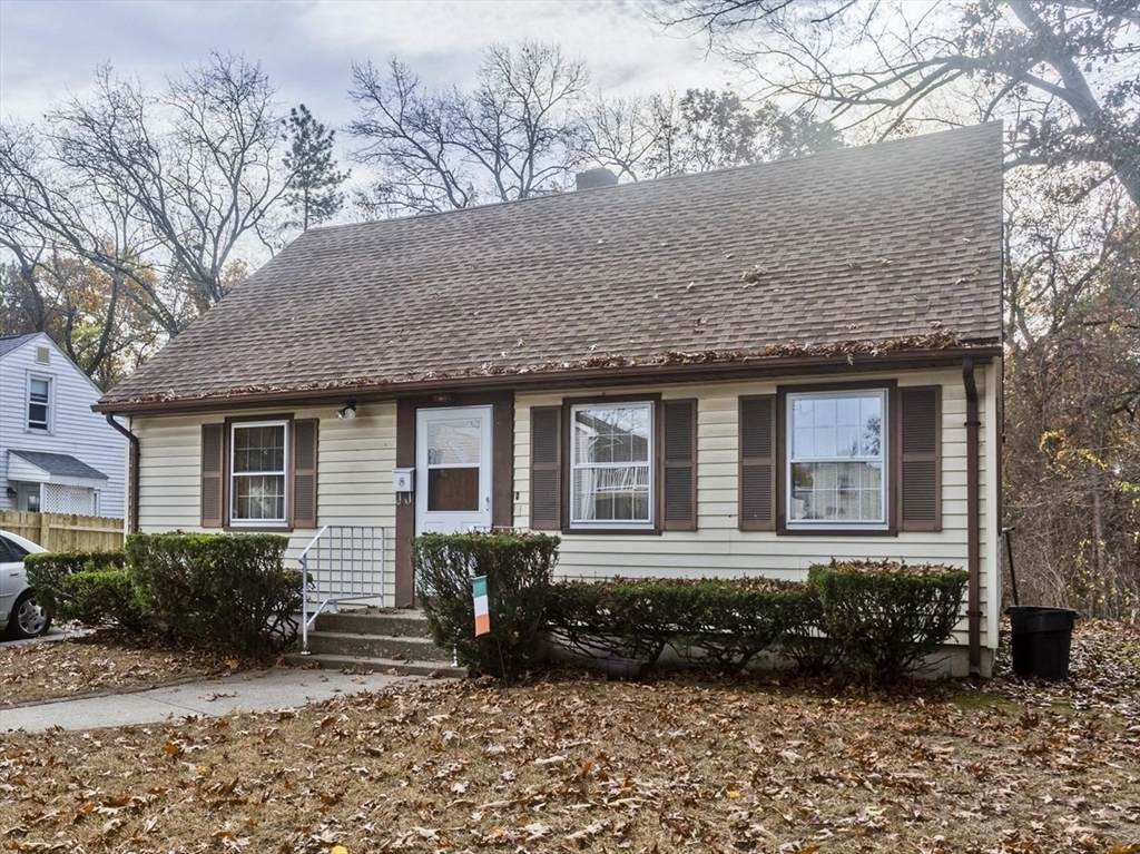 102 Saint Lawrence Ave - Photo 1