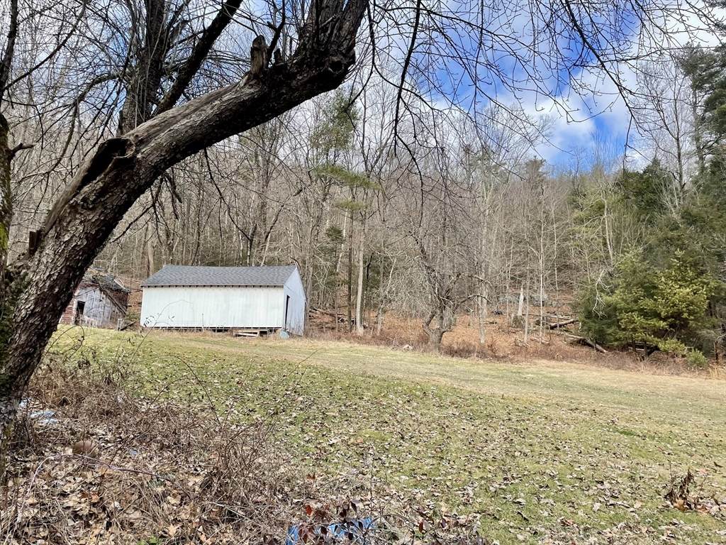 https://bt-photos.global.ssl.fastly.net/mlspin/orig_boomver_1_73323526_2.jpg