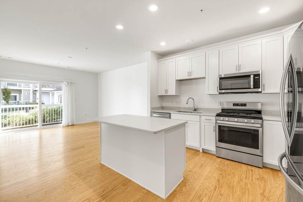 120 University Ave - Photo 1