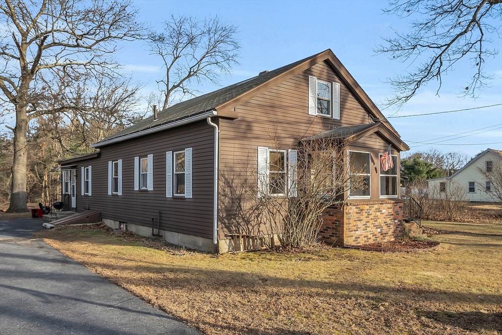 27-29 Catacunemaug Rd - Photo 1