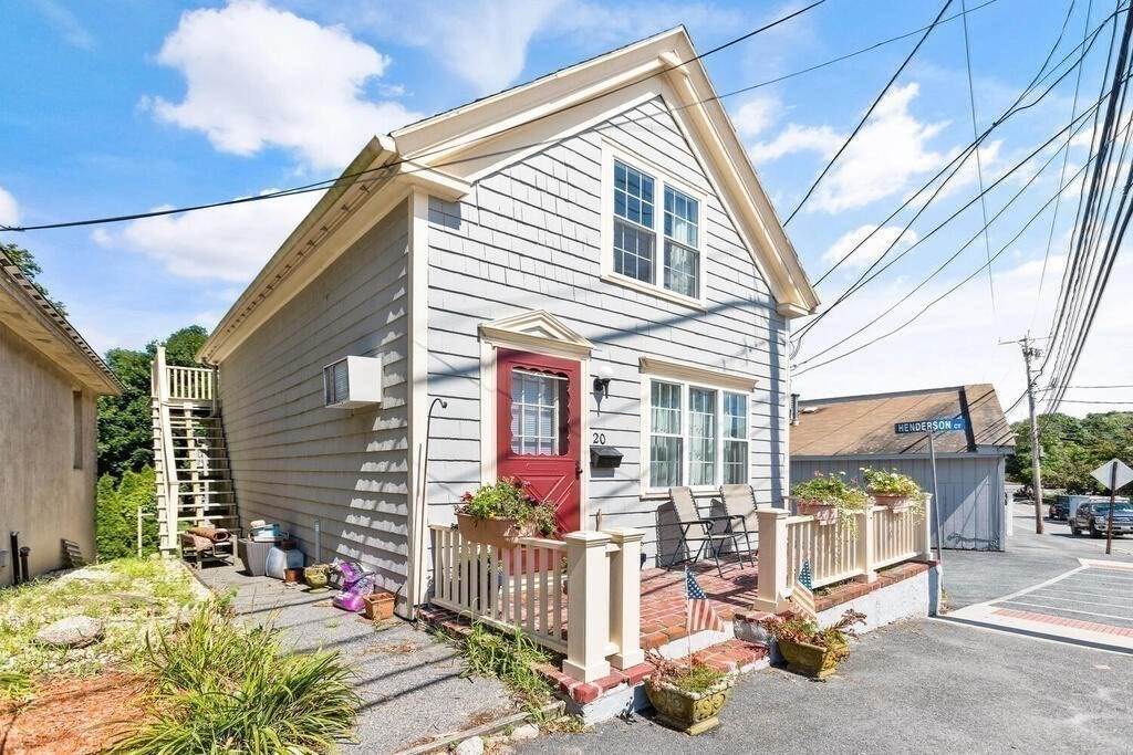 20 Railroad Avenue - Photo 1