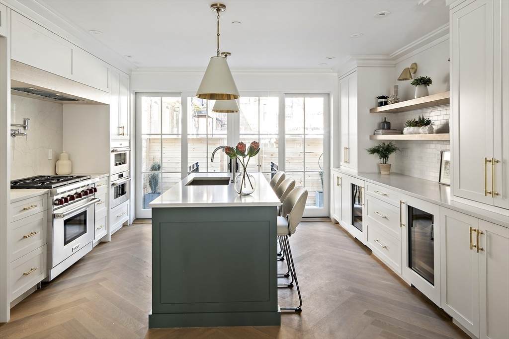 121 Warren Avenue - Photo 1