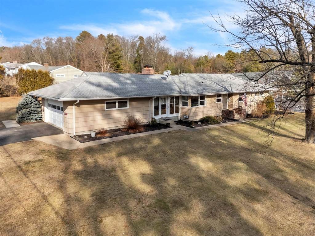 1098 Plumtree Rd - Photo 1