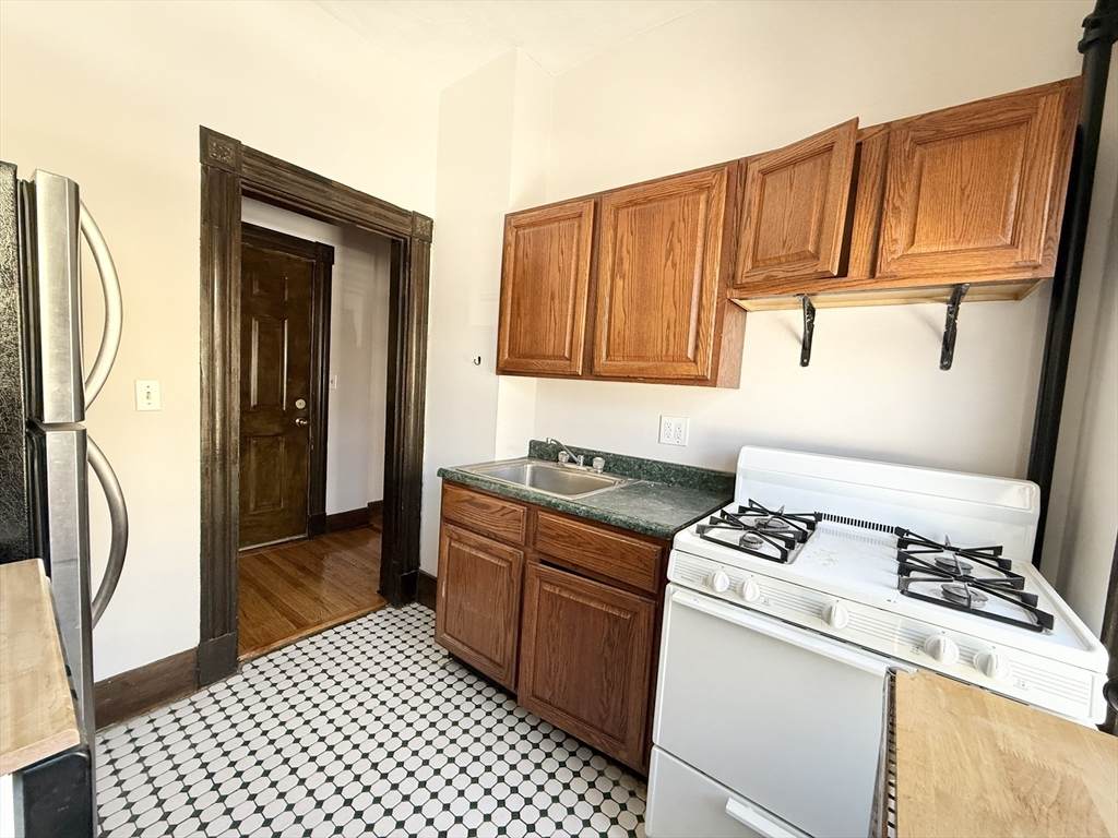 112 Allston St - Photo 1