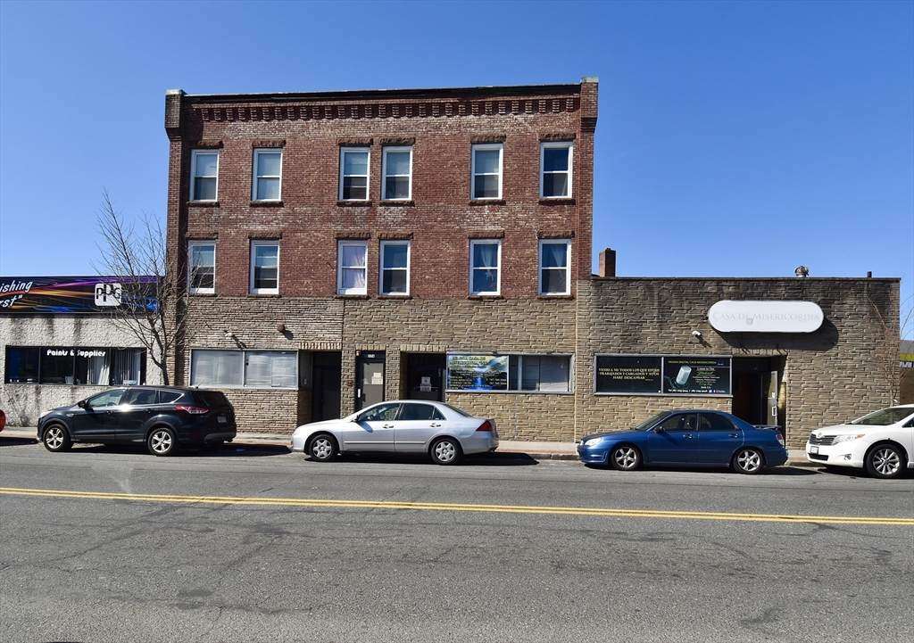 570-582 Main St - Photo 1