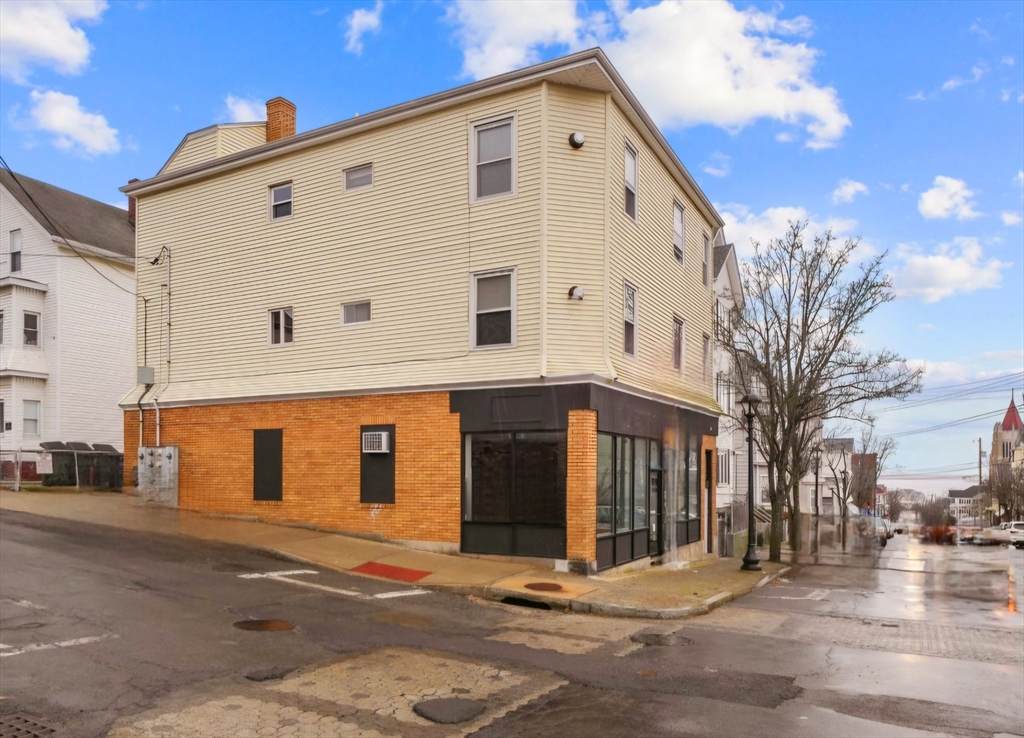 337 Columbia St - Photo 1