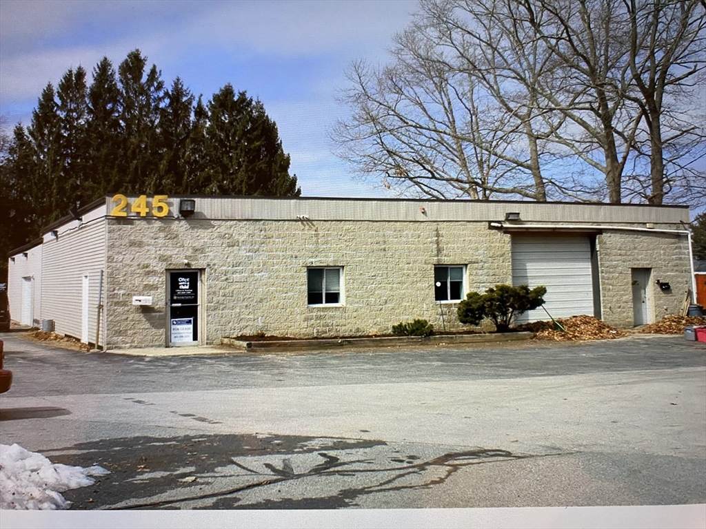 245 Quaker - Photo 1