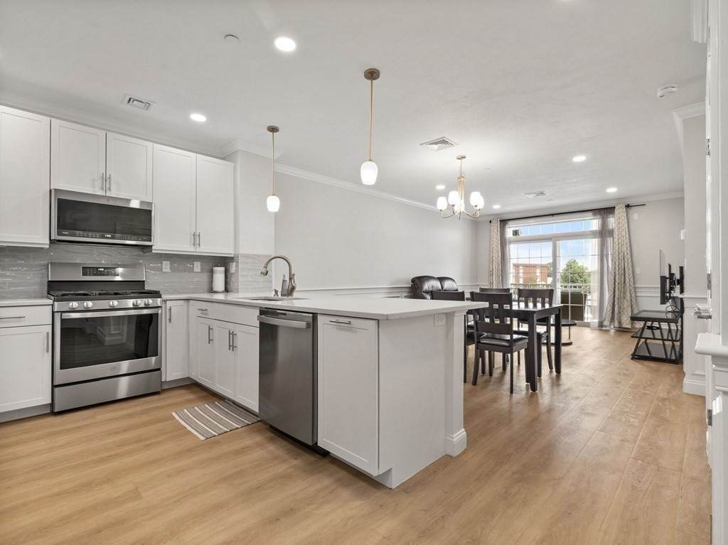 320 Middlesex Ave - Photo 1