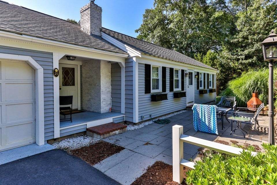 25 Embassy Lane - Photo 1