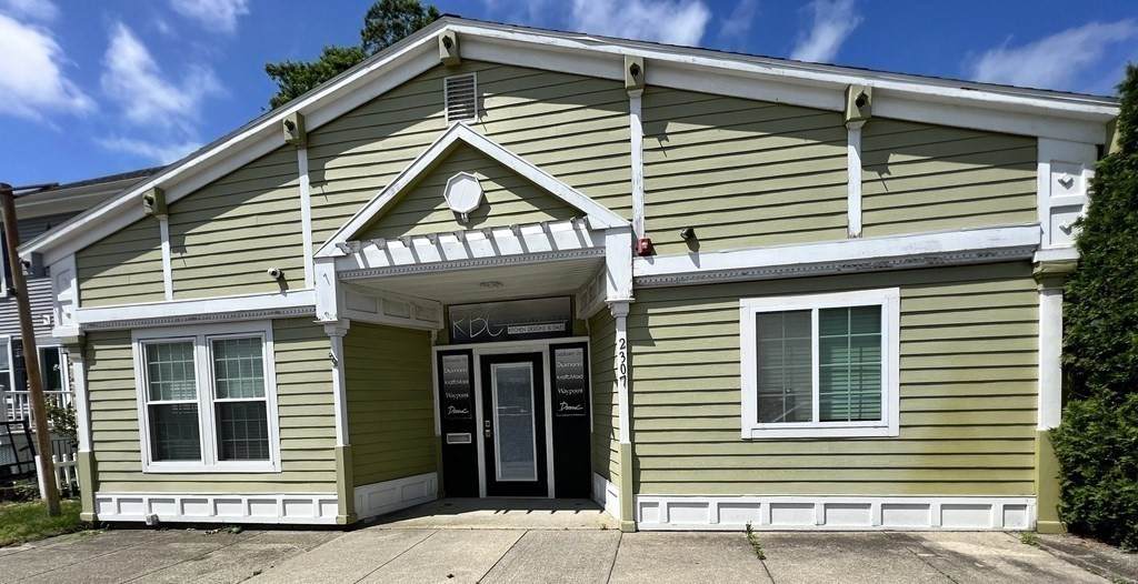2307 Acushnet Ave - Photo 1