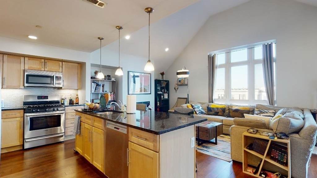 1501 Commonwealth Ave - Photo 1