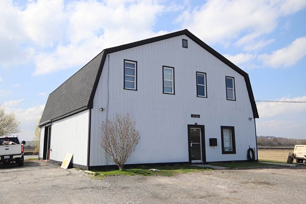 1330 Broadway - Route 107 - Photo 1
