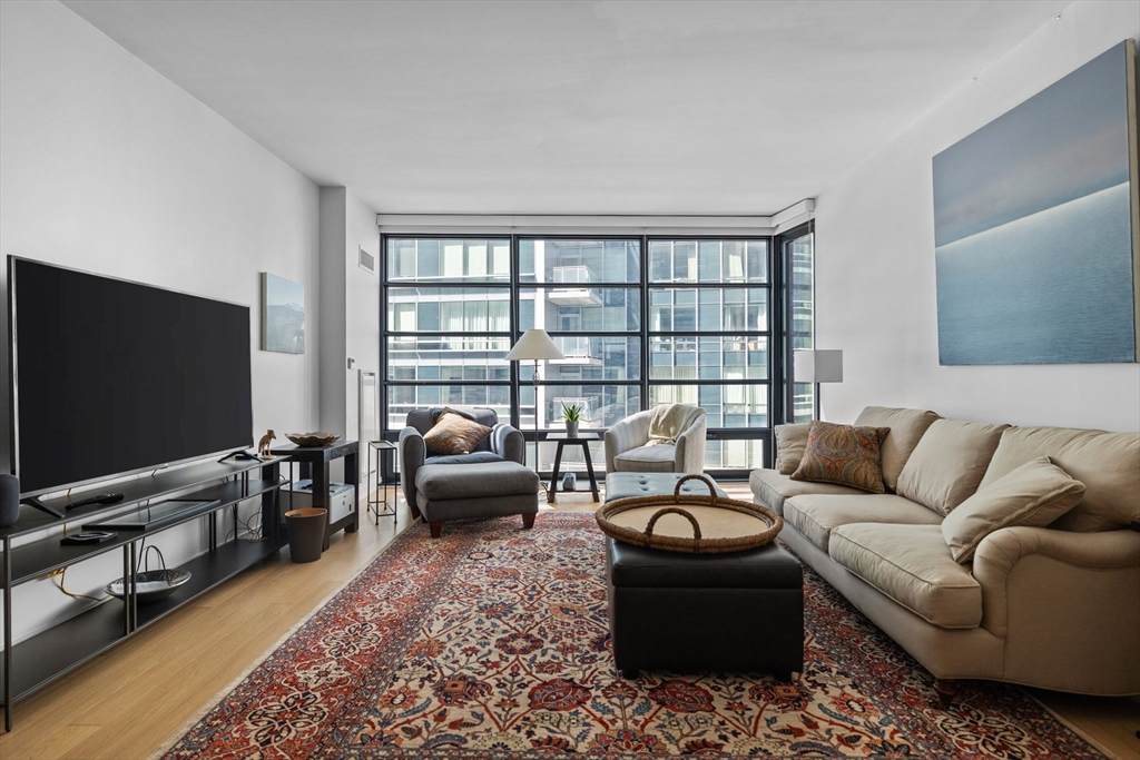 580 Washington St - Photo 1