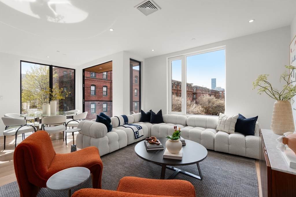 595 Albany Street - Photo 1