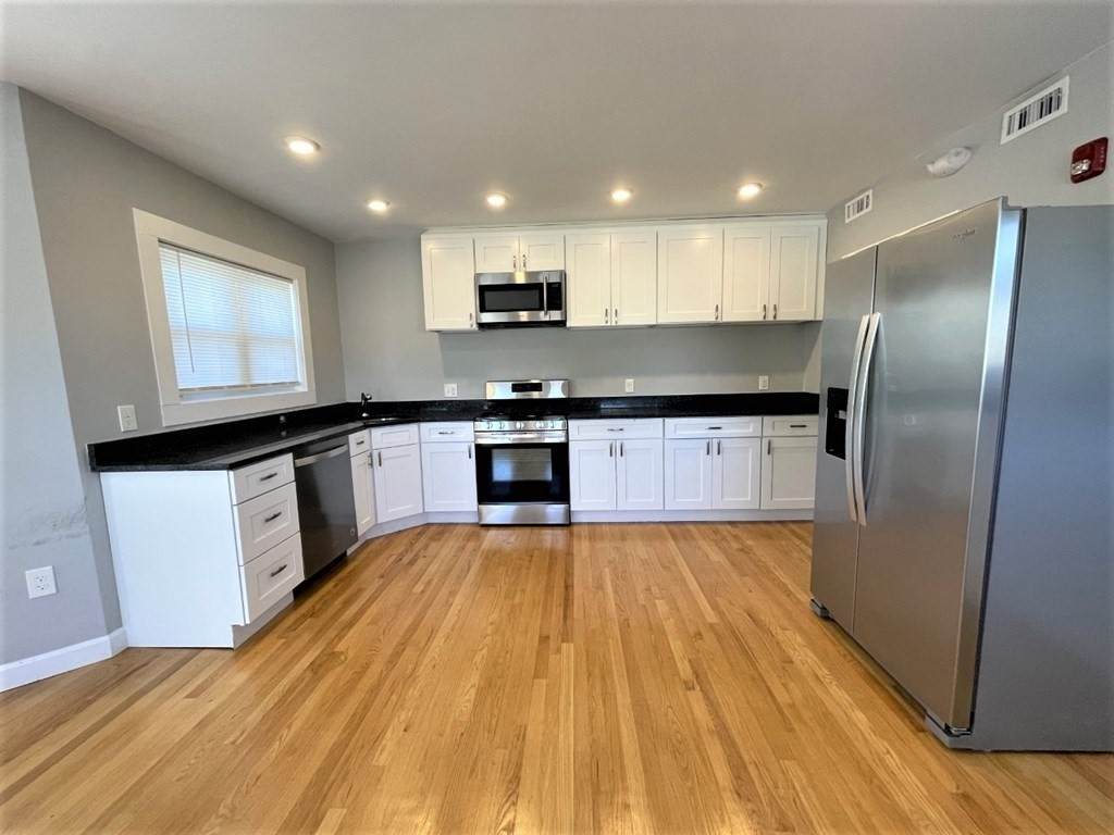 539 Lincoln Ave - Photo 1