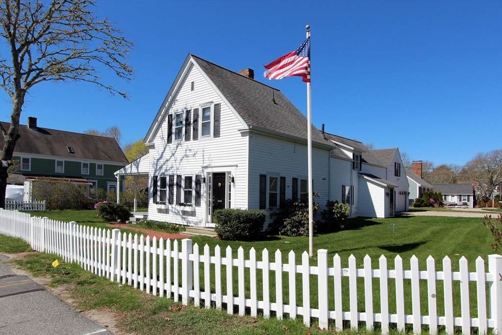 1243 Main St - Photo 1