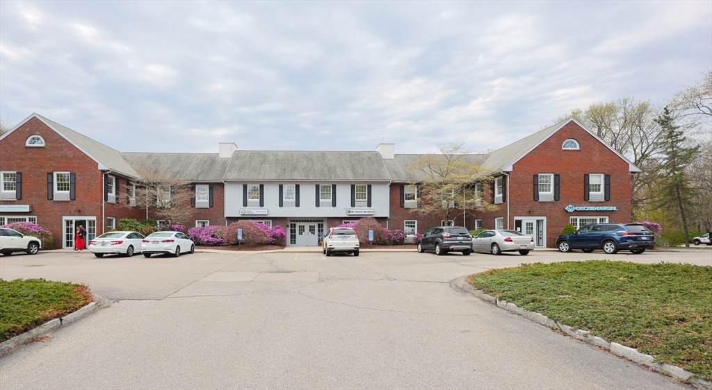 555 Pleasant St - Photo 1