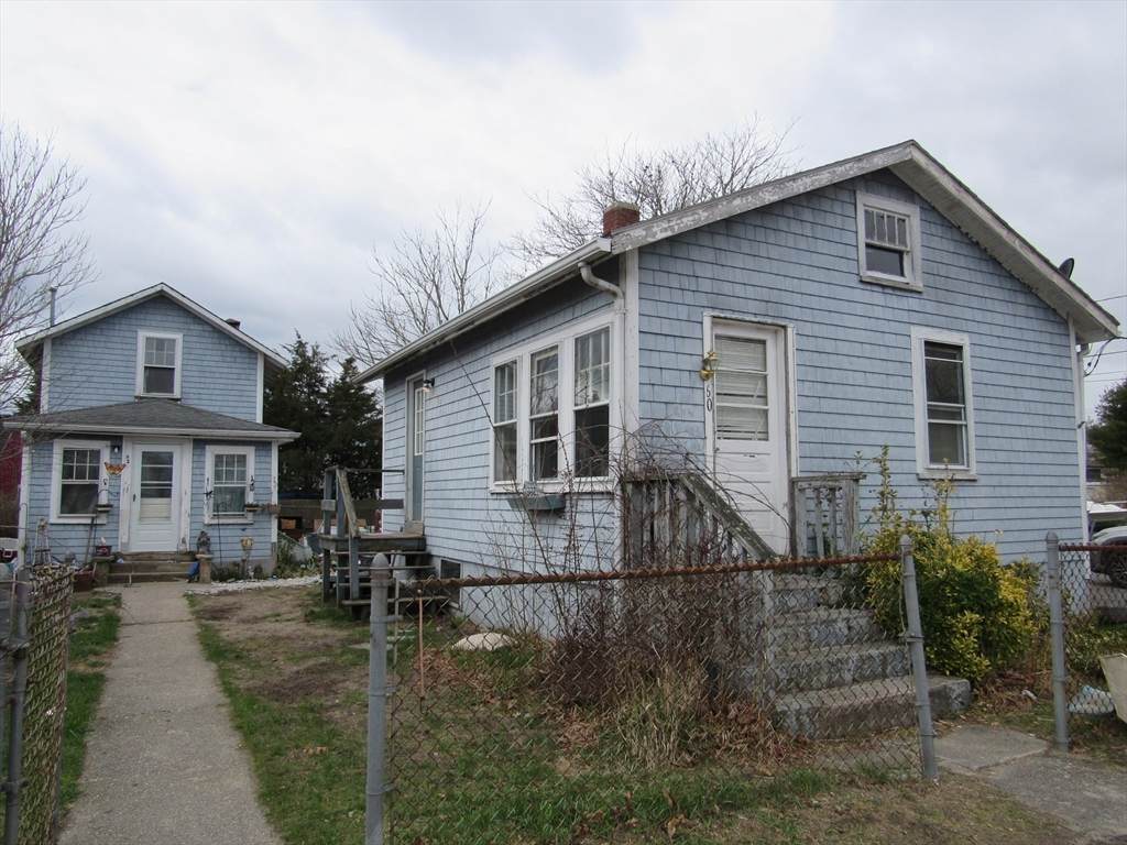 60 11th St - Photo 1