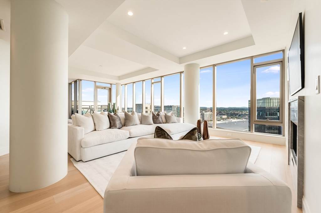 135 Seaport Blvd - Photo 1