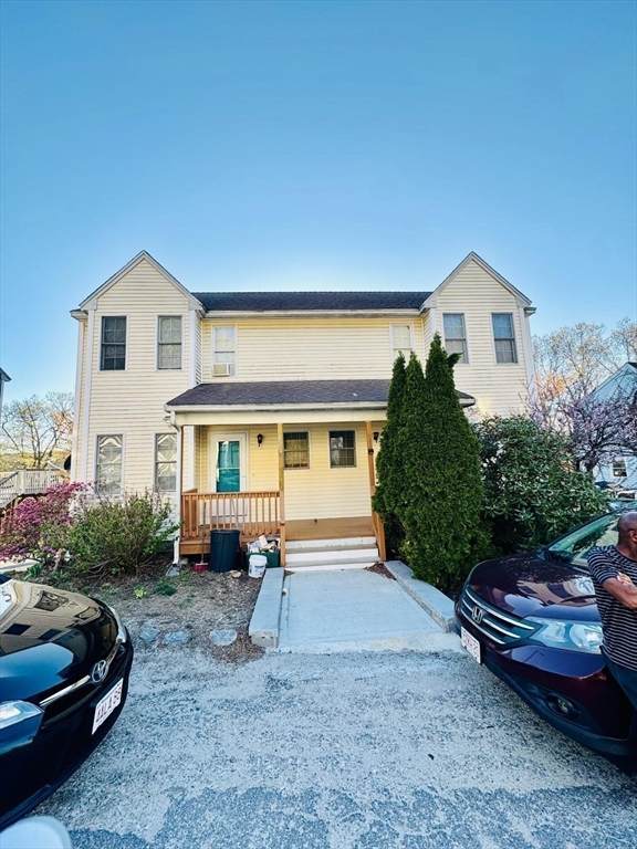 440 Plantation St - Photo 1