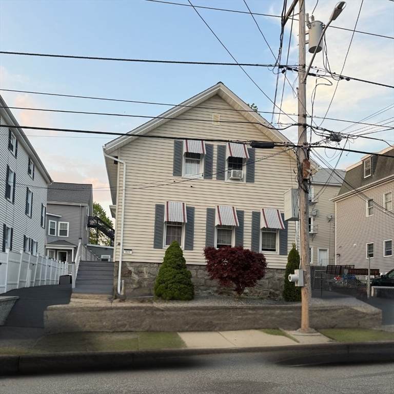 808 Walnut St - Photo 1