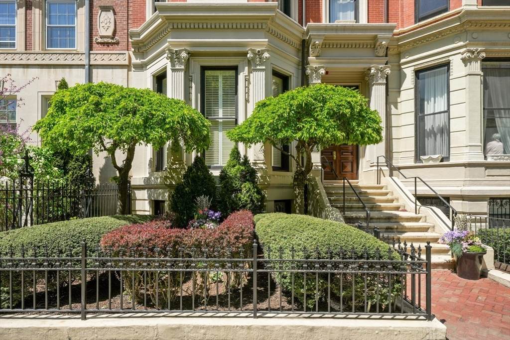 63 Commonwealth Ave - Photo 1