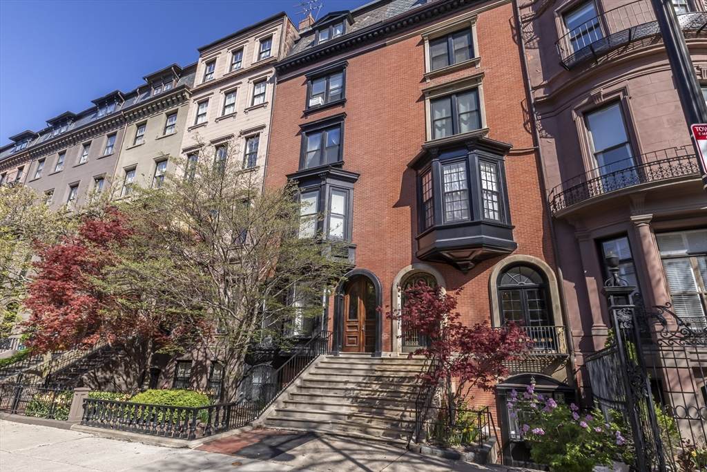 194 Beacon St - Photo 1