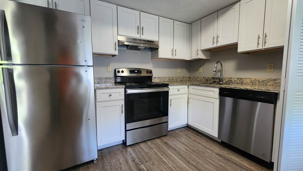 10 West Wind Drive - Photo 1