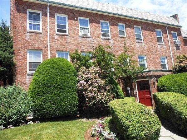 39 Commonwealth Ave. - Photo 1