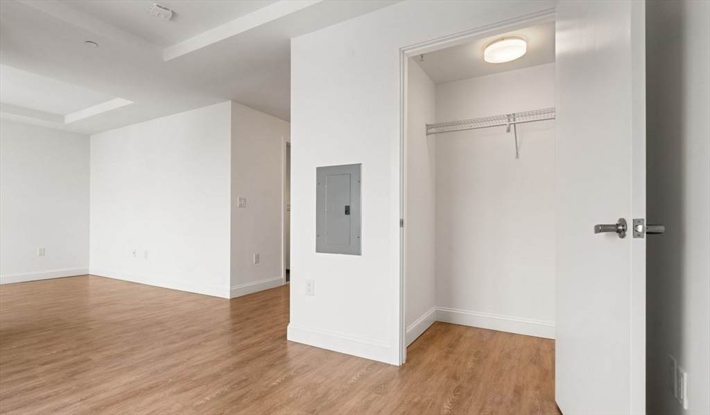 99 Kneeland St - Photo 1