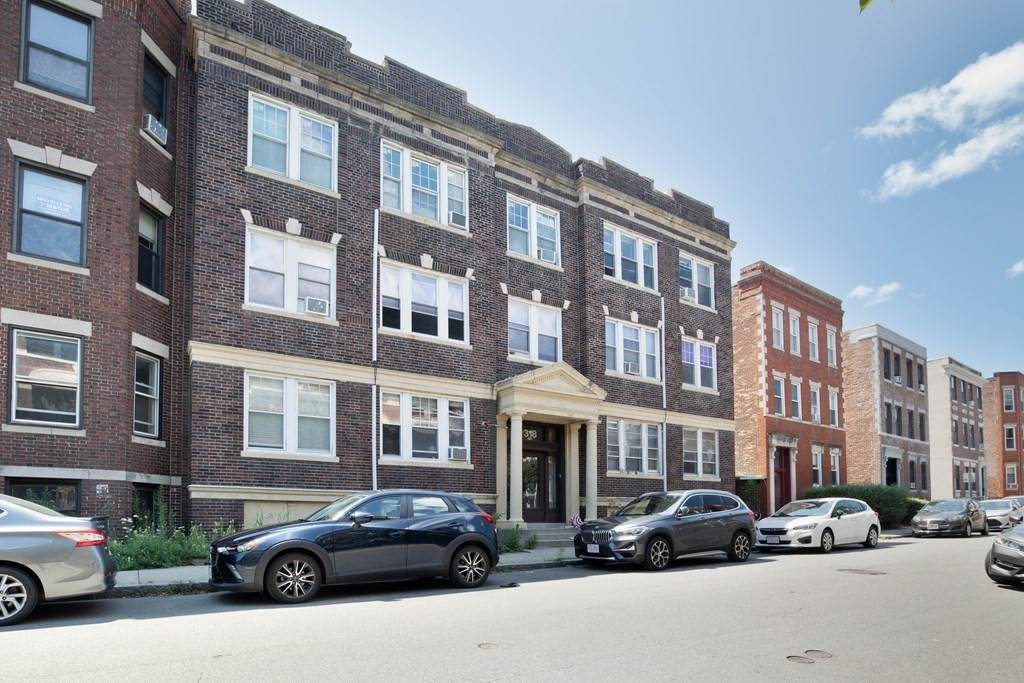318 Summit Avenue - Photo 1