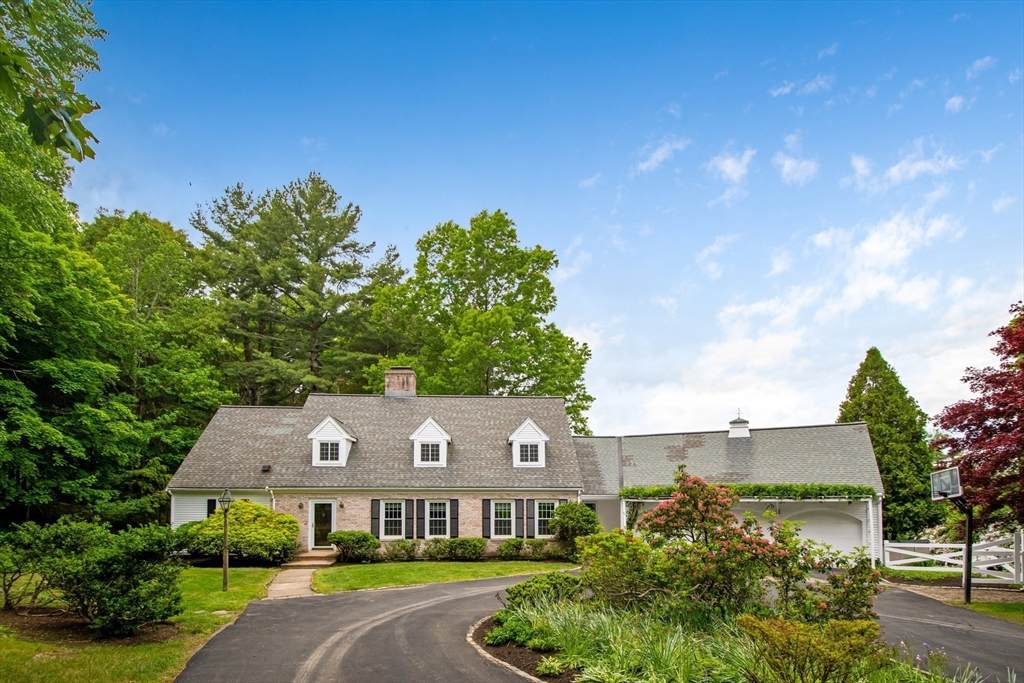 107 Farm St - Photo 1