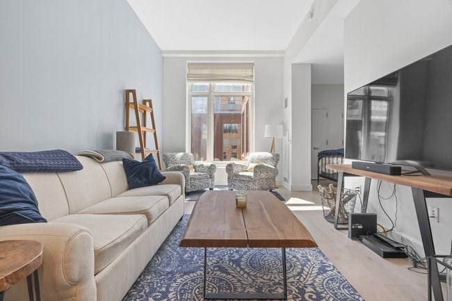 100 Lovejoy - Photo 1