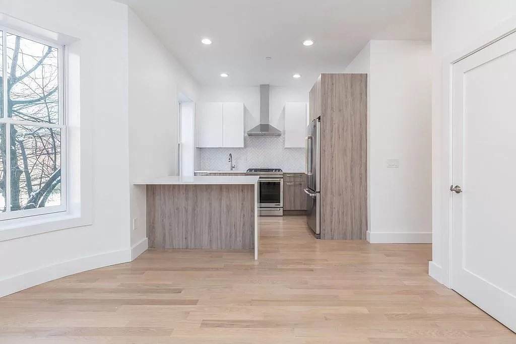 55 E Springfield St - Photo 1