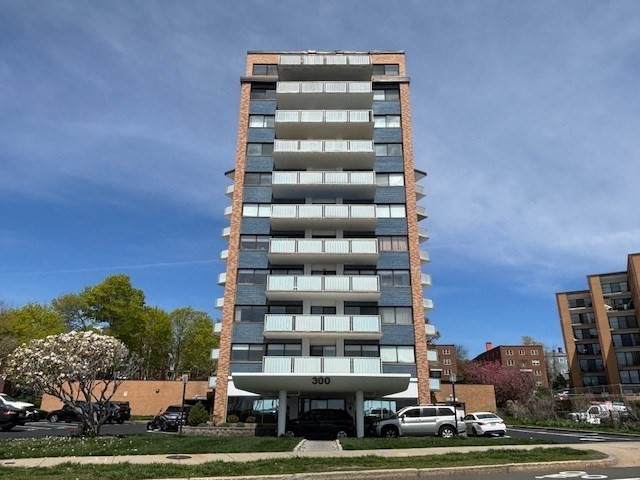 300 Lynn Shore - Photo 1