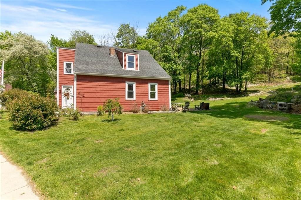 135 Hart St - Photo 1