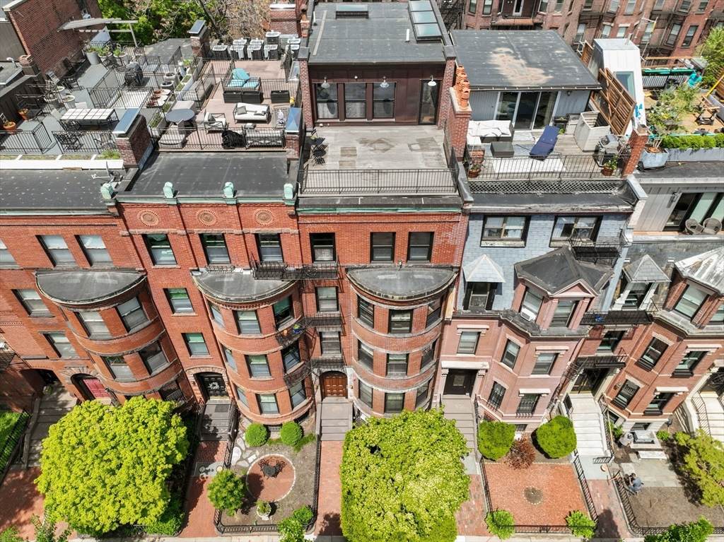 393 Marlborough St - Photo 1