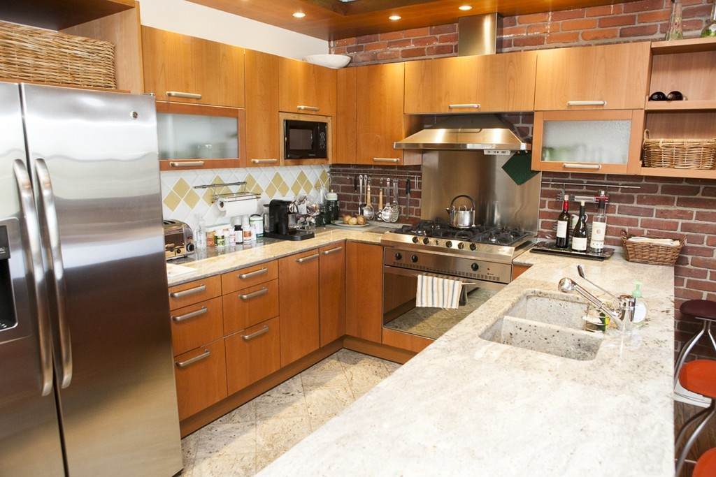 118 Newbury Street - Photo 1